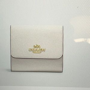 NWT Coach Small Trifold Wallet With Floral Cluster Print Interior